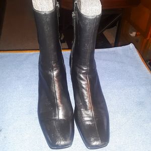 Womens Leather Zippered Boot